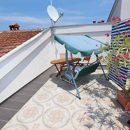 Rooms And Apartments Sally Rovinj Bagian luar foto