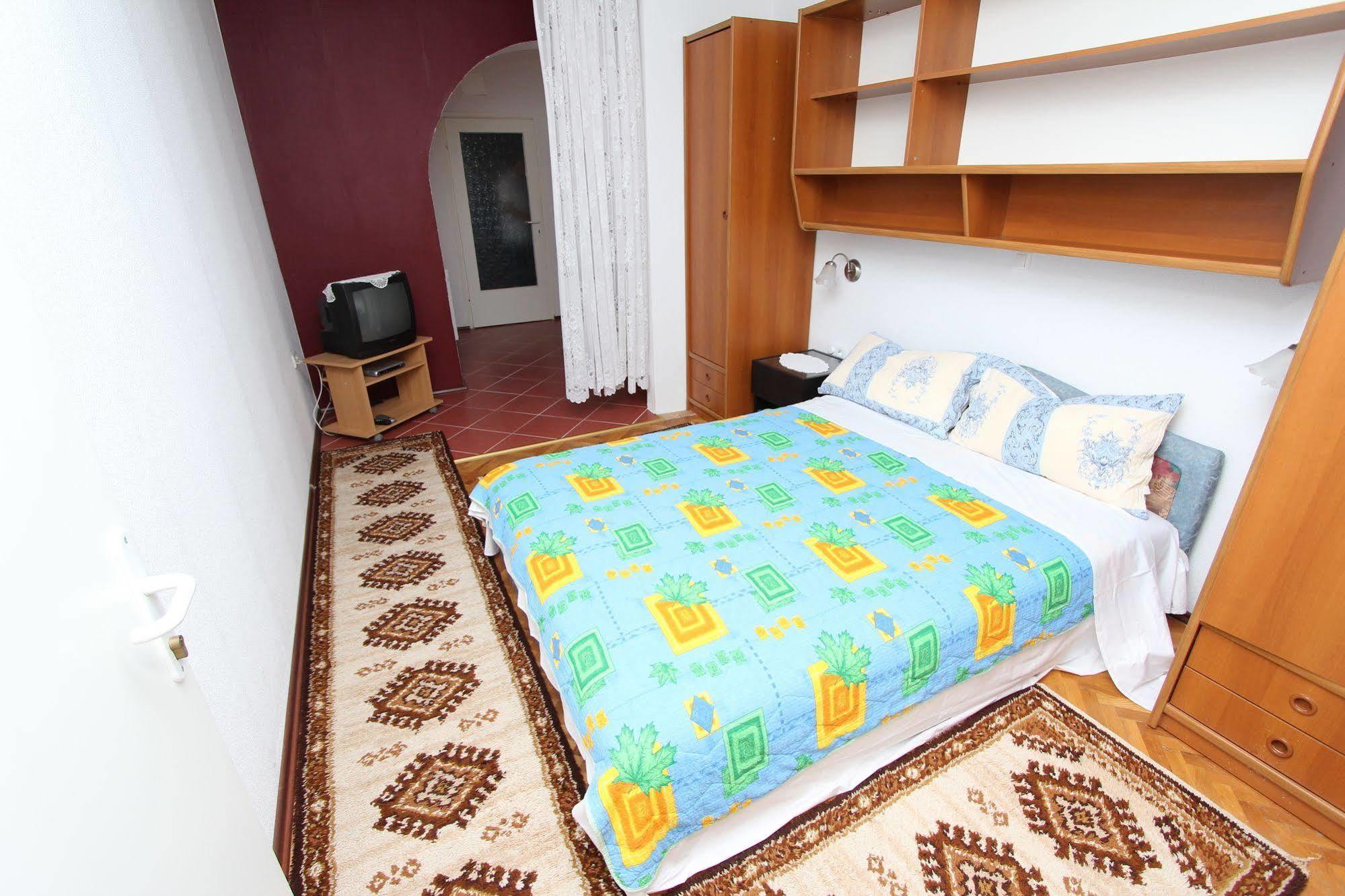 Rooms And Apartments Sally Rovinj Bagian luar foto