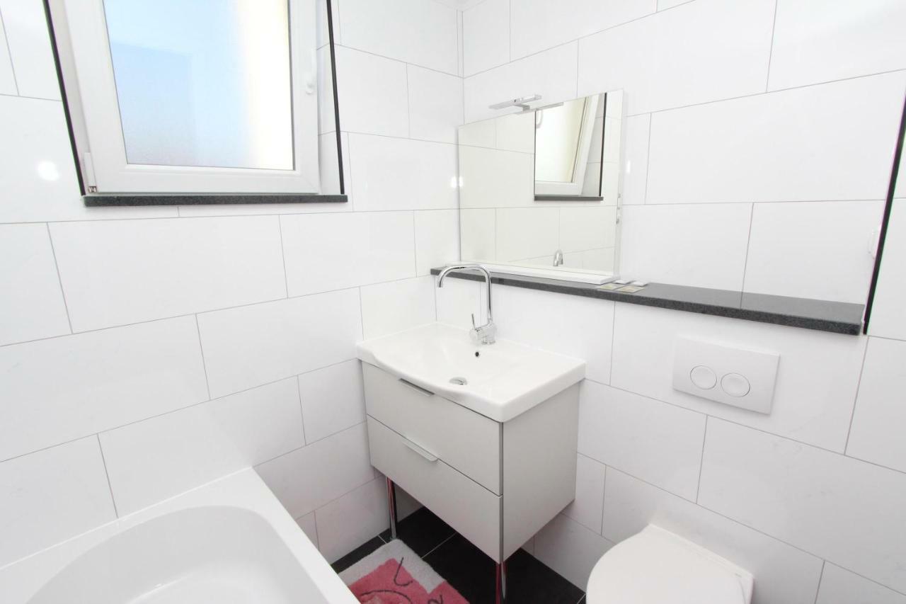 Rooms And Apartments Sally Rovinj Bagian luar foto